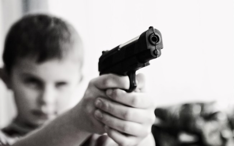 Crianças e armas: Perigo ou preconceito?